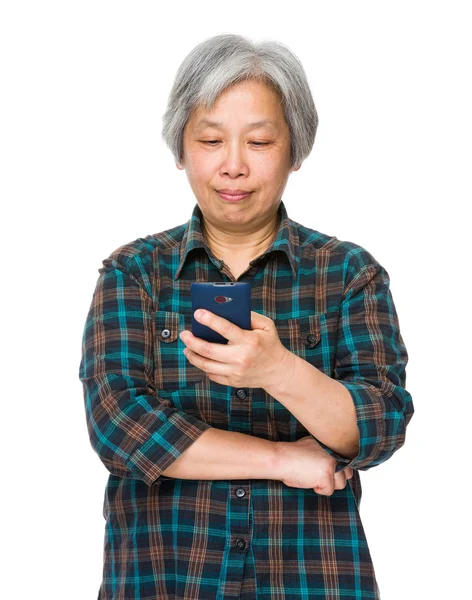 Asiatische alte Frau im karierten Hemd — Stockfoto