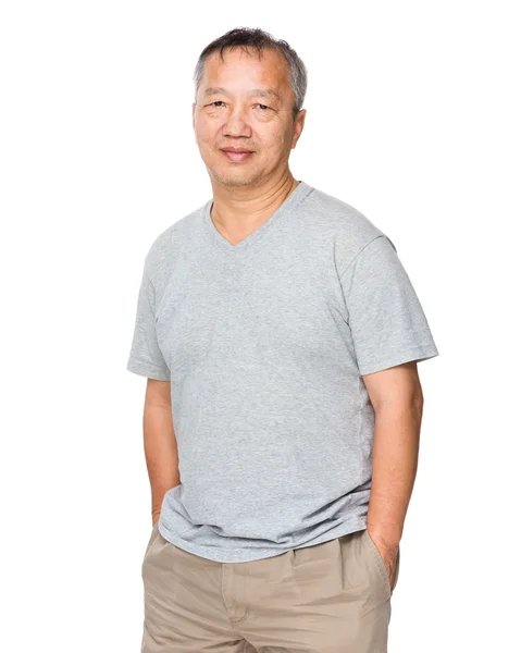 Asiatico vecchio uomo in grigio t-shirt — Foto Stock