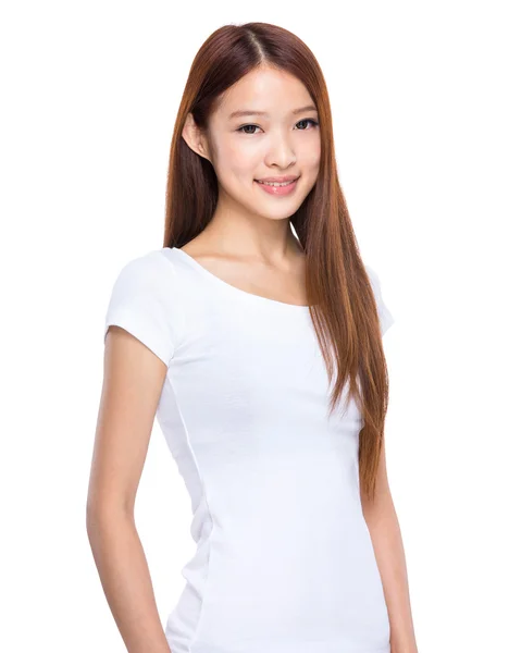 Asiatiska ung kvinna i vit t-shirt — Stockfoto