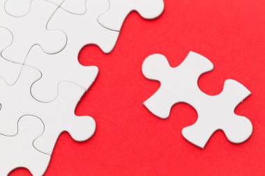 Boş beyaz jigsaw bulmacalar