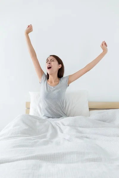 Young asian woman on bed — Stock Photo, Image