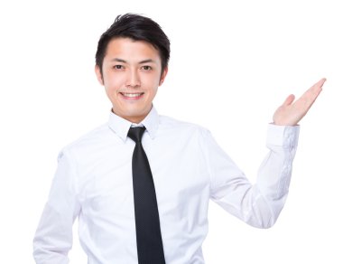 Beyaz gömlekli Asya yakışıklı işadamı