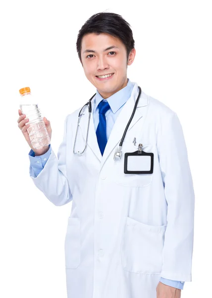 Азиатский молодой красивый врач — стоковое фото