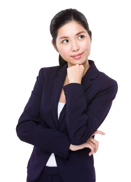 Молодая азиатка в деловом костюме — стоковое фото