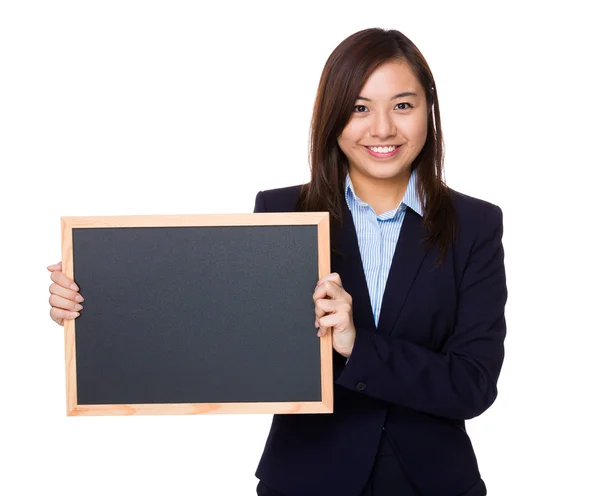 Молодая азиатская предпринимательница в деловом костюме — стоковое фото
