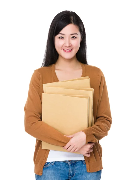Asiatico giovane donna in marrone cardigan — Foto Stock