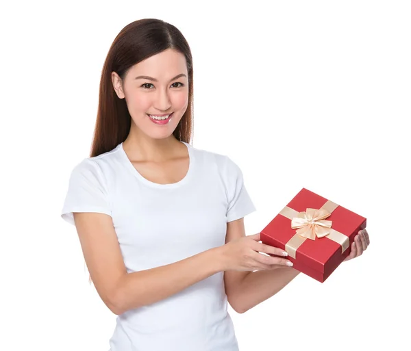 Asian young woman in white t-shirt — Stock Photo, Image