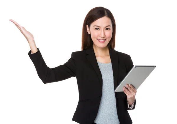 Young asian businesswoman in business suit — Stock Photo, Image