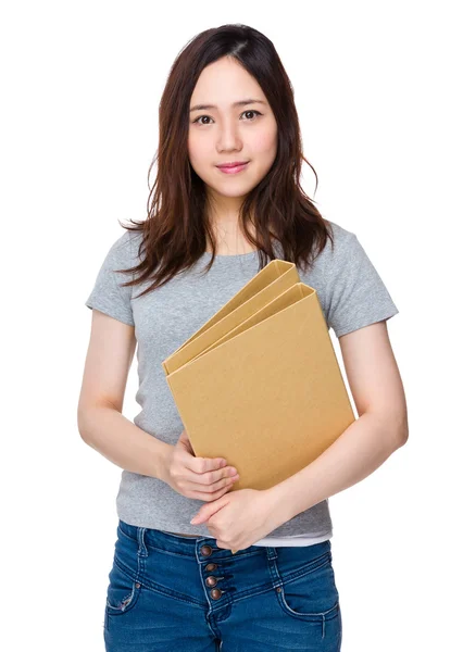 Ung asiatisk kvinna i grå t-shirt — Stockfoto