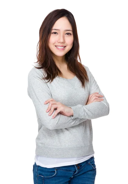 Joven mujer asiática en suéter gris — Foto de Stock