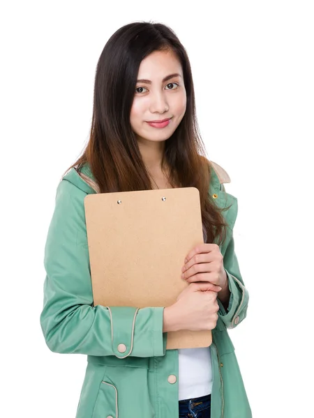 Asiática joven mujer en verde abrigo —  Fotos de Stock