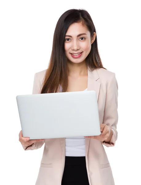 Asiática joven mujer de negocios en traje de negocios — Foto de Stock