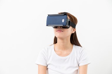 Asyalı kadın giyim Vr cihazı ile
