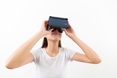 Asyalı kadın yine de Vr aygıt deneyimi