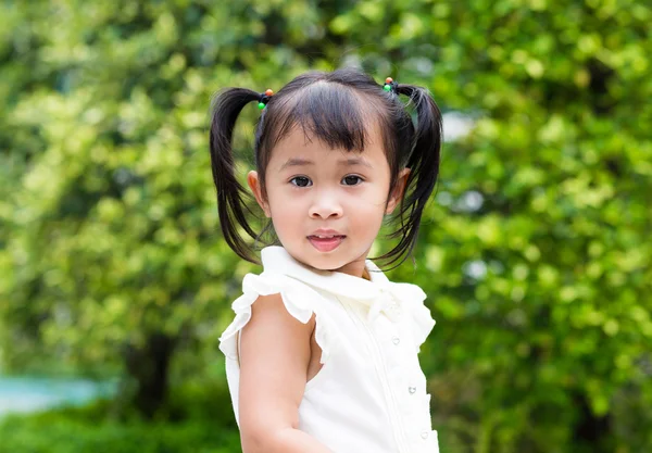 Mignon petit asiatique bébé fille — Photo