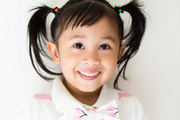 Mignon petit asiatique bébé fille — Photo