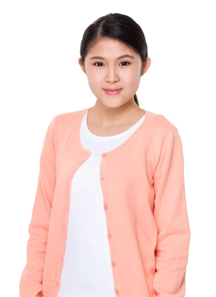 Asiatico giovane donna in rosa cardigan — Foto Stock