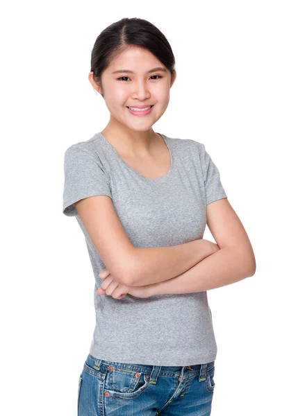 Mujer joven asiática en camiseta gris — Foto de Stock