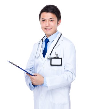 Beyaz ceketli erkek Asyalı doktor