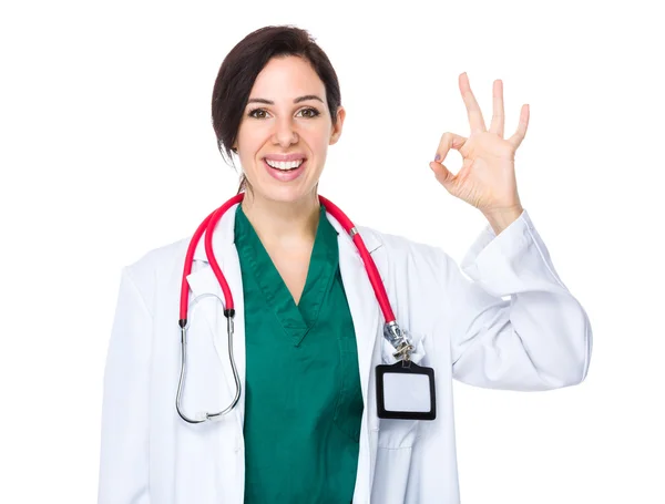 Brunette woman doctor in white coat — Stockfoto