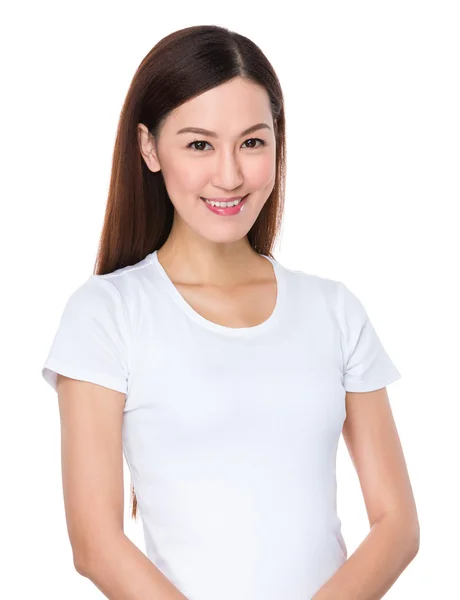 Jeune femme asiatique en T-shirt blanc — Photo