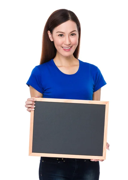 Jovem mulher asiática em azul t-shirt — Fotografia de Stock