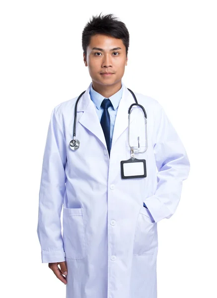 Asiatique mâle docteur en blanc manteau — Photo