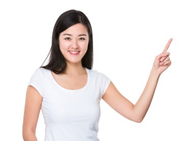 Beyaz t-shirt Asyalı genç kadın