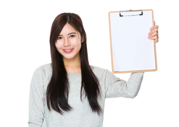 Ung asiatisk kvinna i grå tröja — Stockfoto