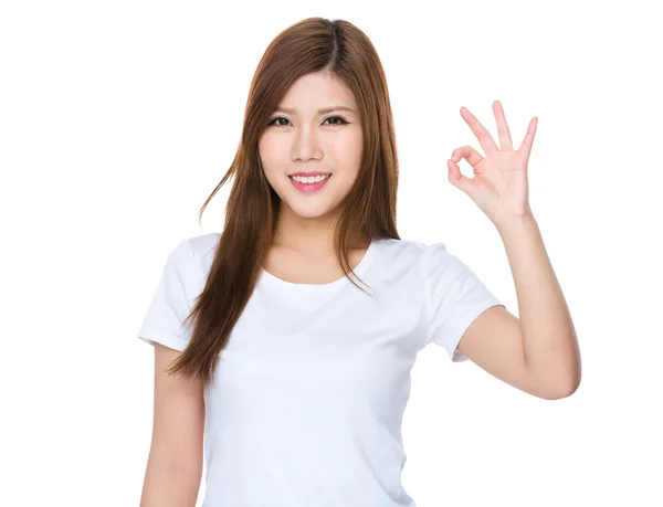 Asiático jovem mulher em branco t-shirt — Fotografia de Stock