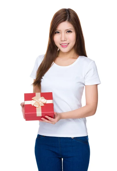 Mujer joven asiática en camiseta blanca —  Fotos de Stock