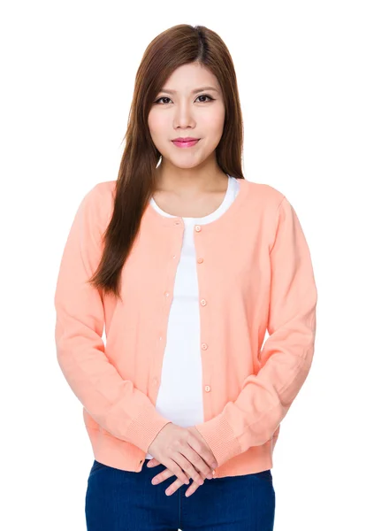 Azjatycki młoda kobieta w różowy sweter — Zdjęcie stockowe