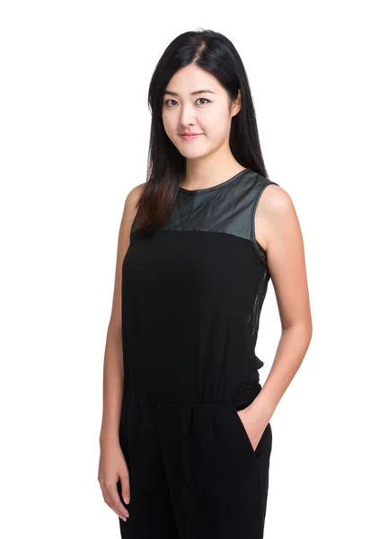 Asiático jovem mulher no preto terno — Fotografia de Stock