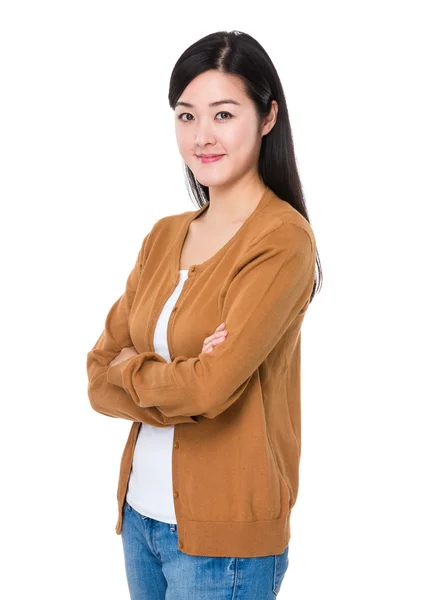 Asiático jovem mulher em marrom cardigan — Fotografia de Stock