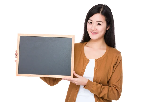 Asiática joven mujer en marrón cárdigan — Foto de Stock