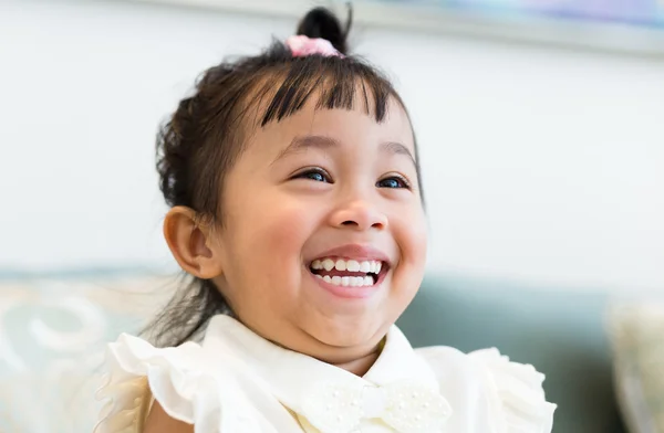 Bonito ásia bebê menina — Fotografia de Stock