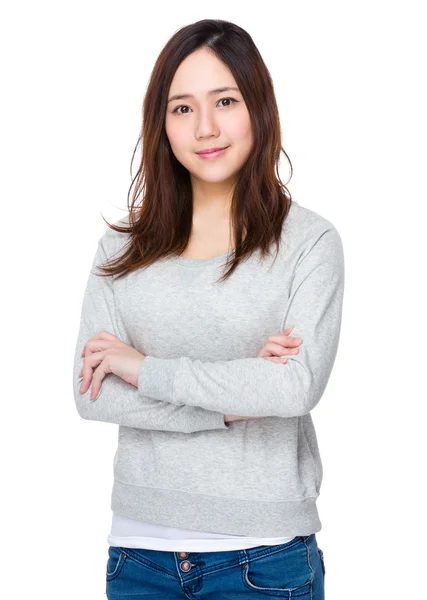 Ασιατικές νεαρή γυναίκα στο γκρι πουλόβερ — Φωτογραφία Αρχείου