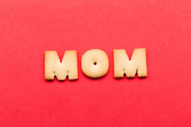 Word mom cookie over the red background