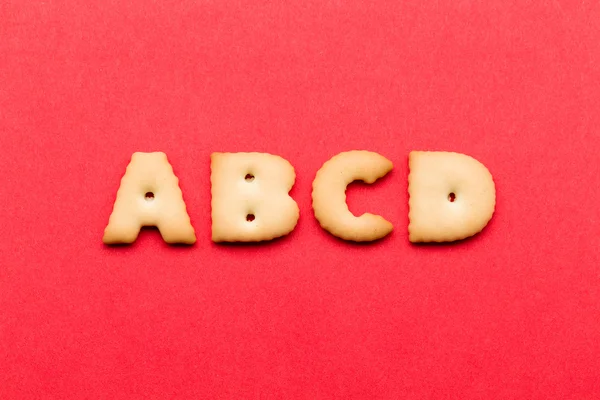 Abcd cookie über dem roten Hintergrund — Stockfoto