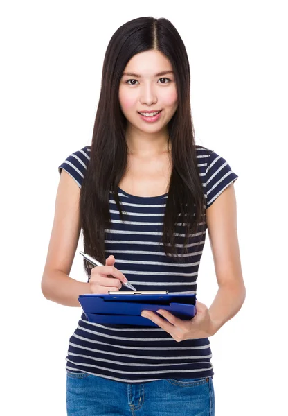 Asian woman take note on clipboard — Stock Photo, Image