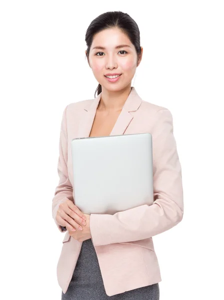 Mujer de negocios asiática con portátil — Foto de Stock