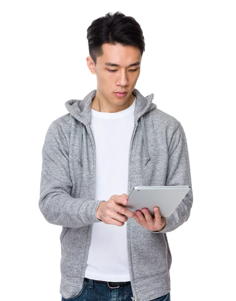 Young man using digital tablet — Stock Photo, Image