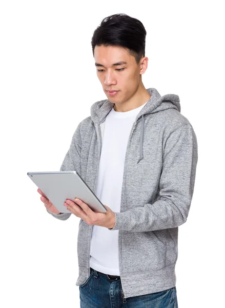 Asian man using tablet pc — Stock Photo, Image