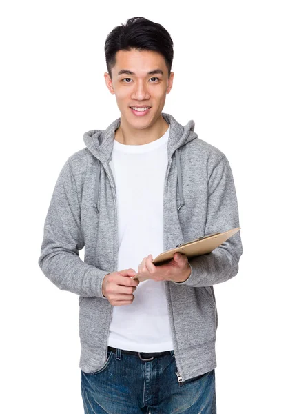 Asiatischer Mann mit Klemmbrett — Stockfoto
