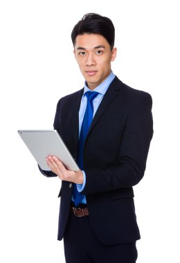 Asya işadamı Tablet PC'yi kullanma