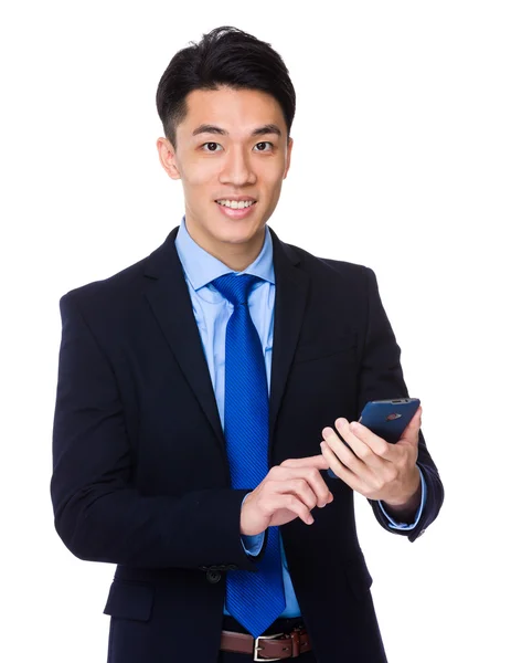 Asiatischer Geschäftsmann mit Smartphone — Stockfoto