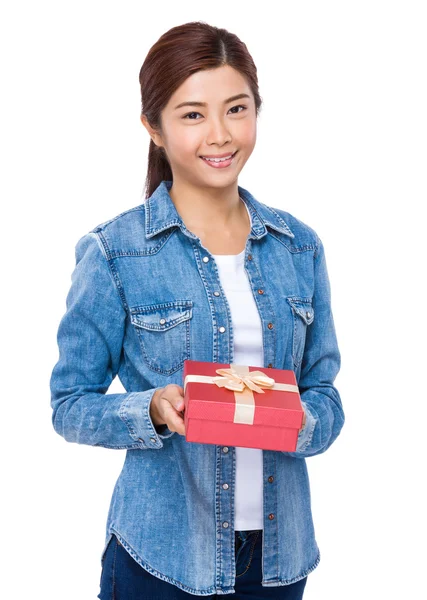 Asian woman with red gift box — Stock Photo, Image