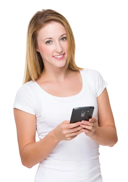 Mujer usando smartphone — Foto de Stock