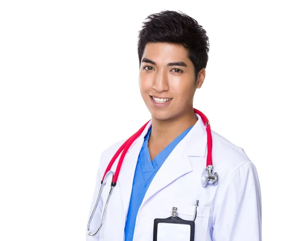 Mladý muž doktor v bílém plášti — Stock fotografie