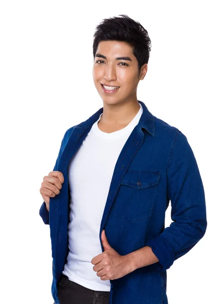 Asiático jovem homem em camisa azul — Fotografia de Stock
